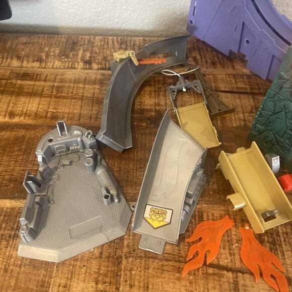 2003 Hot Wheels Tiki Torcher Replacement PARTS Buildings, Tracks Parts Only - Picture 5 of 8